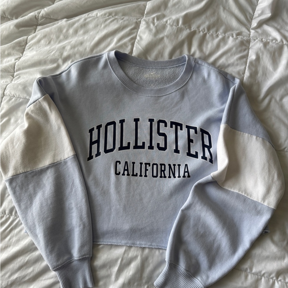 Size Medium Hollister Women's Light Blue Cropped Crew Neck